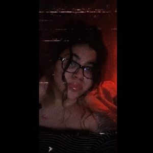 Meet your Posher, Analissa